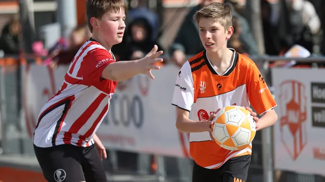 Afbeelding bij Nieuw tenue gepresenteerd